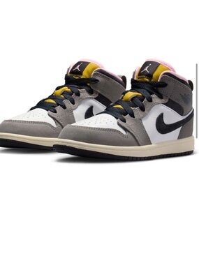 Nike 🖤Air Jordan 1 mid SE ⭐️